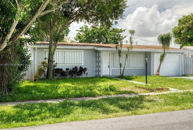 Photo - 658 SW 1st Ct