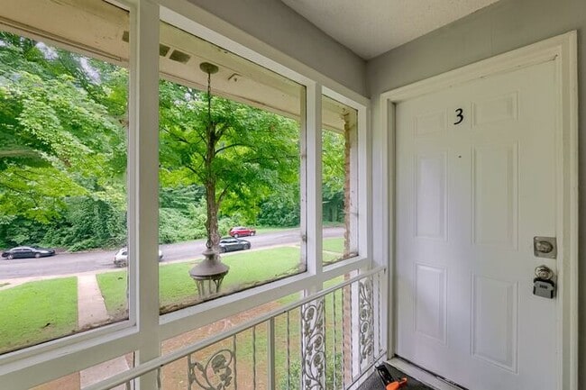 Photo - 1635 Line Cir