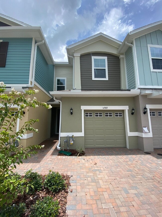 Building Photo - Charming 3 Bed, 2.5 Bath Rental in Lithia,...