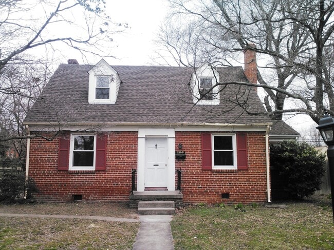 Building Photo - 3 BR / 1.5 BA Cute Cape Cod with a garage for Rent in Lakeside!