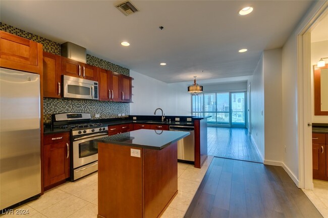 Photo - 4525 Dean Martin Dr Condominio Unidad 1911