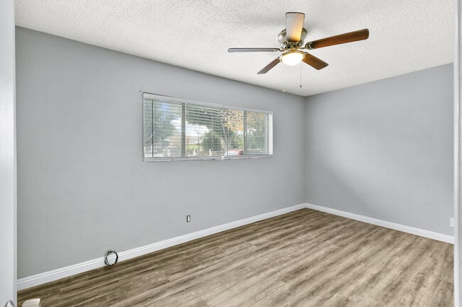 19th St Apartments