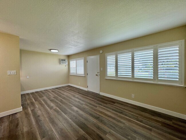 Photo - Pine Street, 1750-1780* Unidad 1778