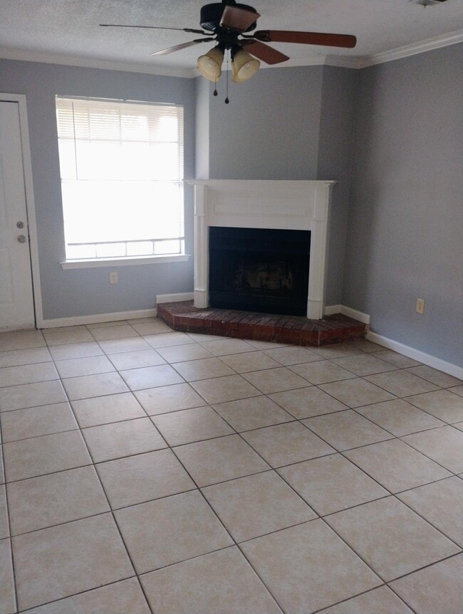 Building Photo - 14140 Azalea Park Ave Unit C