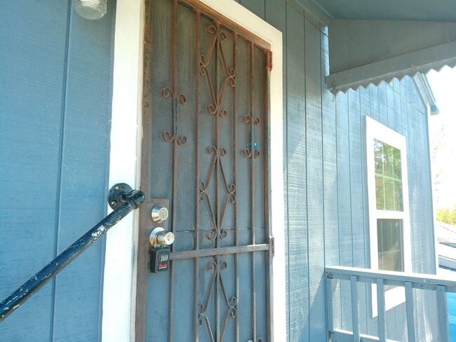 Building Photo - 801 S Alameda St