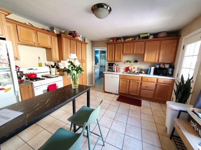 23 White Pl Unit 3