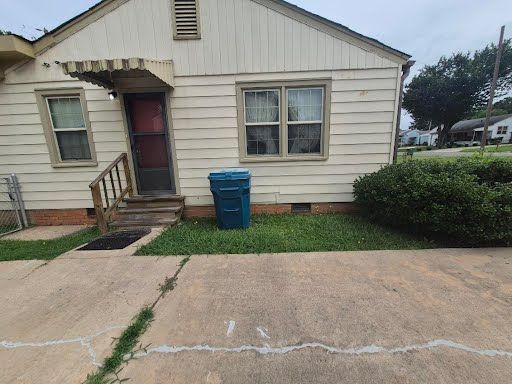 Photo - 1712 Pinewood Dr