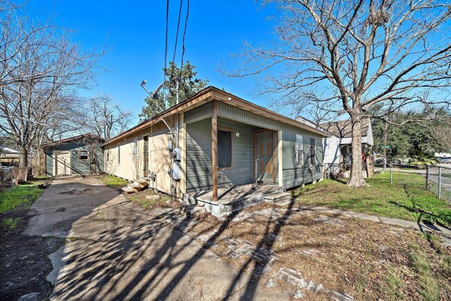 Building Photo - 128 Kress St