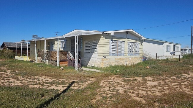 Building Photo - Rural Living at Its Finest – 2BR Home with Open Desert Views