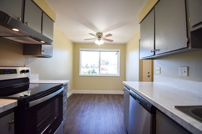 Spacious 2 bedroom 1.5 bath Town house Apa... - Spacious 2 bedroom 1.5 bath Town house Apa... Unidad 2389