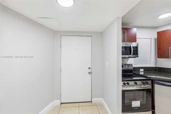 4147 Stirling Rd Unit 105