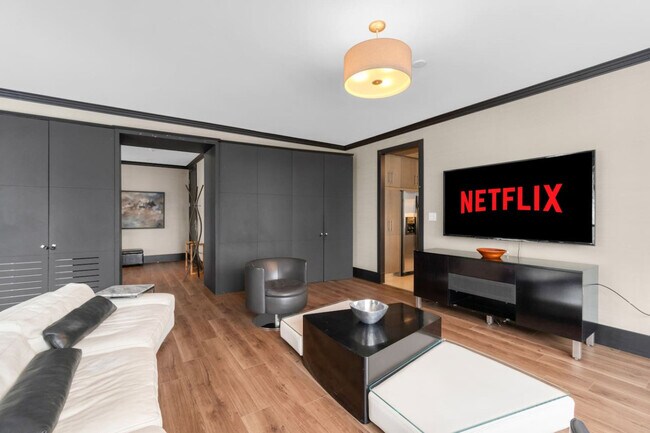 Photo - 20 Blue Jays Way Unit SI ID1403777P