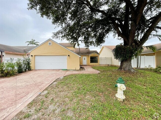 Building Photo - 7941 NW 50th St Rental