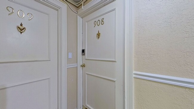 Photo - Renovated Unit in an excellent location!!