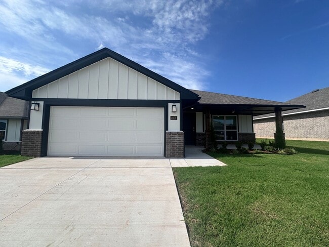 Building Photo - Beautiful New Home - First Month Free!