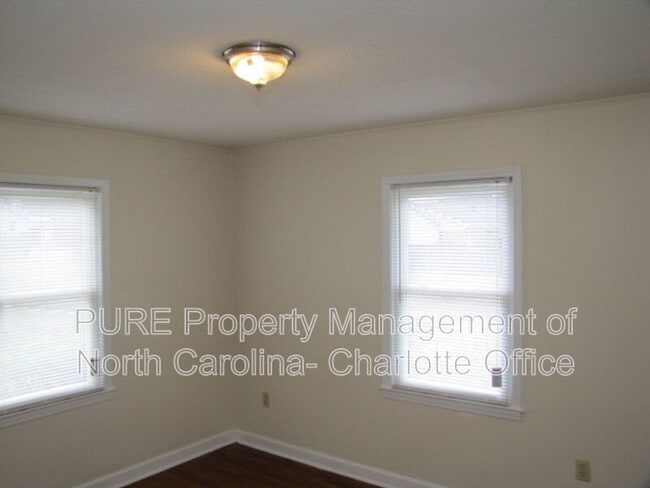 Photo - 680 Tulsa Ct NW