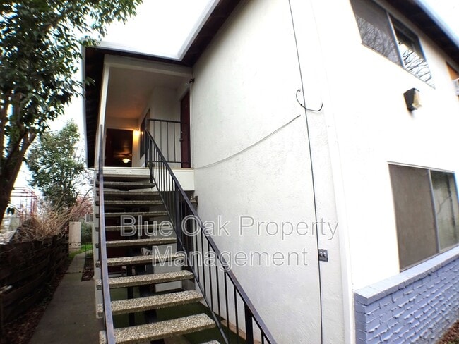 Photo - 275 E 19th St