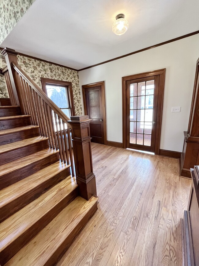 Building Photo - 1465 Main St