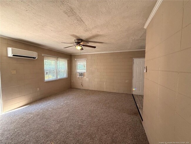 Photo - 425 Squirrel St