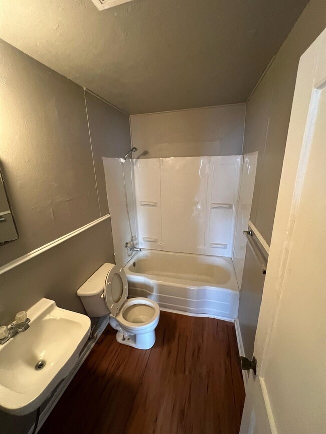 Photo - 1906 N Nelson St