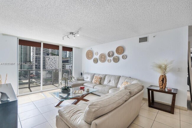 Building Photo - 1155 Brickell Bay Dr Unit 603