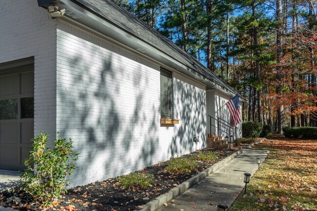 Photo - 2810 Shampy St