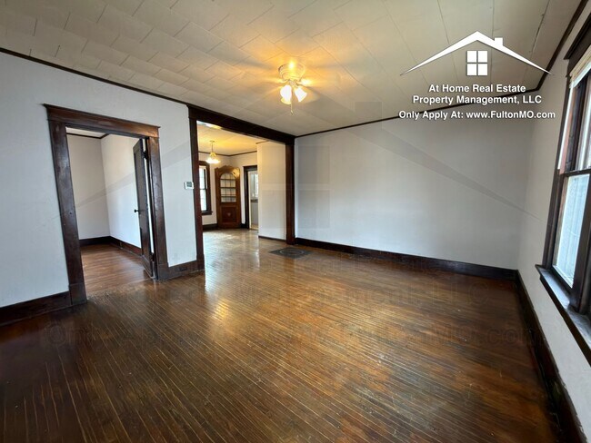 Photo - 302 W 6th St