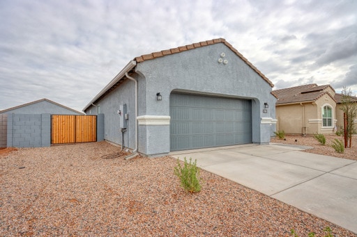 Newer DR Horton home in Heartland in Coolidge