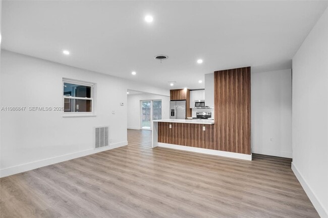 Building Photo - 3180 NE 10th Terrace