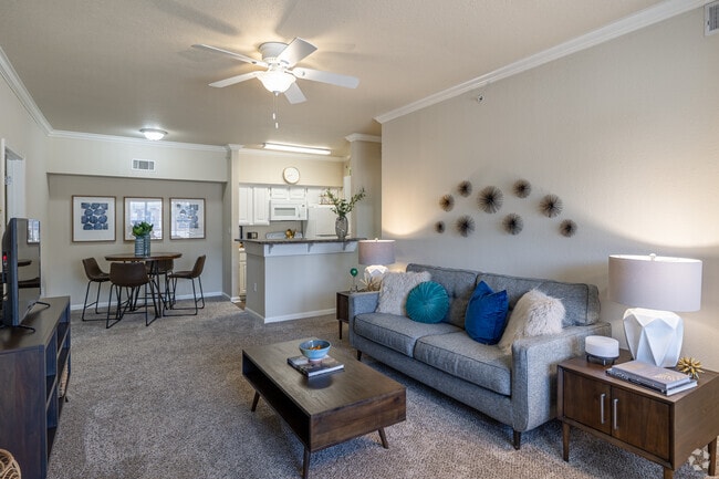 2BR, 2BA - 1,058SF - Living Room