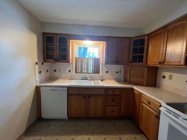 Photo - 26202 Lakeshore Blvd