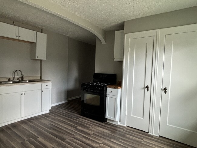 Photo - 1401 N Gladstone Ave