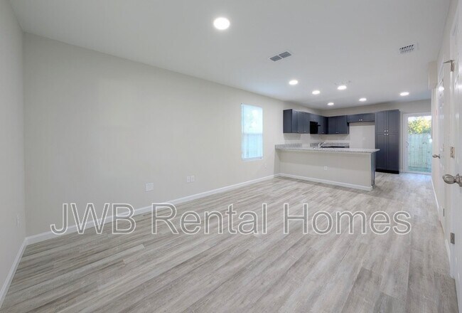 Photo - 843 Bridier St