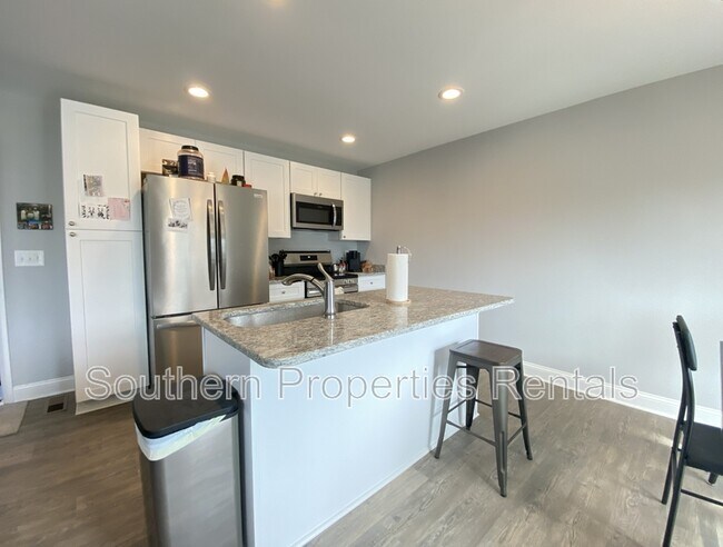 Photo - 900 Allstar Ave