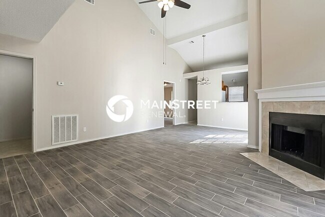 Photo - 3 Bedroom Pet-Friendly Home in Garland, TX with Main Street Renewal