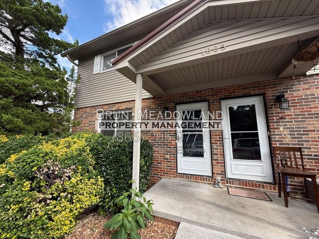 Building Photo - 1805 Meadowland Ln