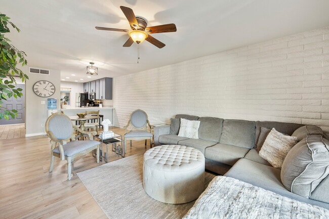 Photo - 4354 N 82nd St Unidad 260