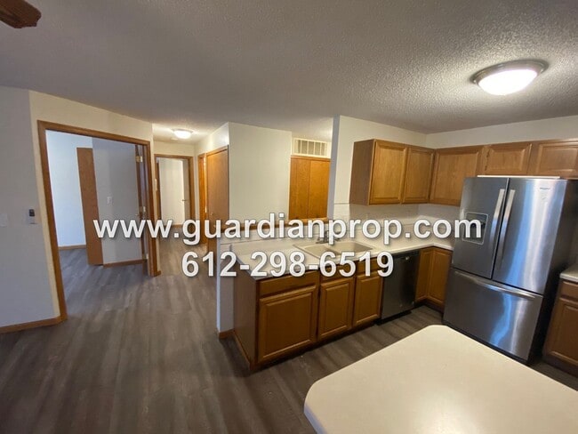 Photo - Top Floor Condo Available May 1st, Open Fl... Unidad 215