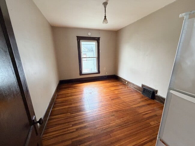 Photo - 12 Tompkins St