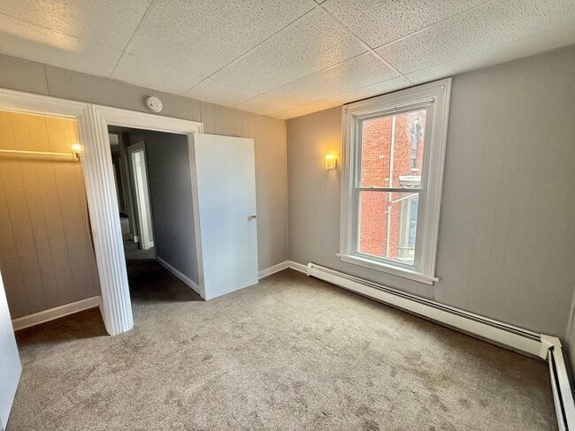 Photo - 137 Mohawk St Unit 2R