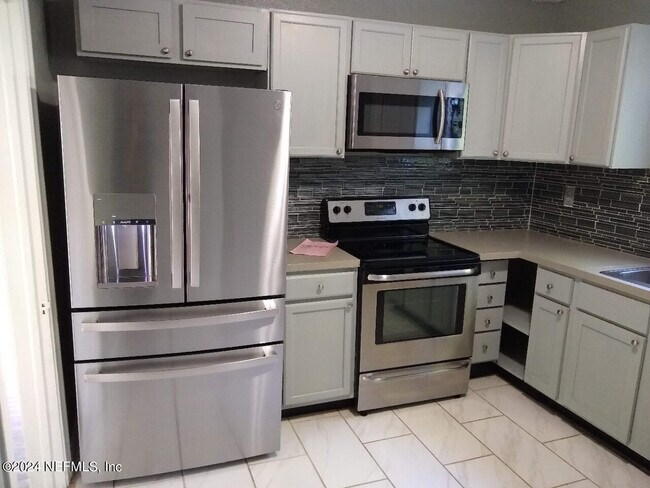 Photo - 516 E 58th St