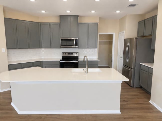 Photo - AVAILABLE MID MAY; APPLY TODAY ON OUR WEBSITE!!!