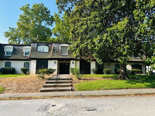Building Photo - Wow! Newly renovated 2 bedroom 2 bathroom unit in Lithonia. Must see!