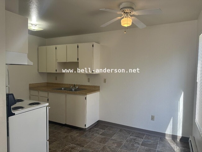 Building Photo - 1 Bedroom 1 Bath Available for Immediate Move In- Ask About Our Rent Special! Unit 28A
