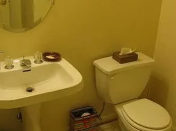 Photo - 652 Chestertown St