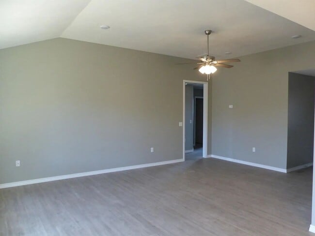 Photo - 3 Bedroom Ozark Home Available! Great Neighborhood!