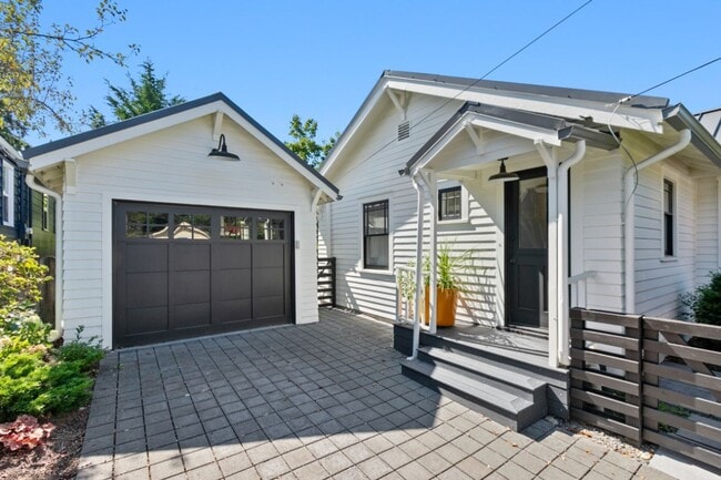 Photo - 2Bd/1Ba Seattle Duplex