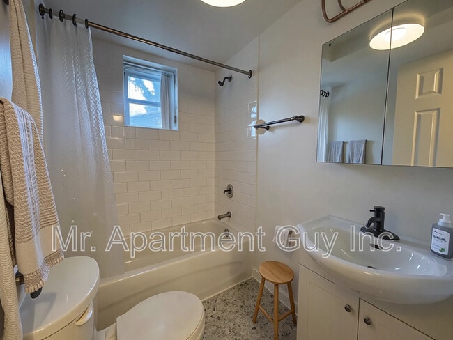 Photo - 2 Balsam Ave S Unit 3