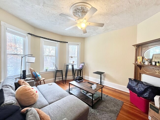 Building Photo - 88 Fisher Ave Unit 2