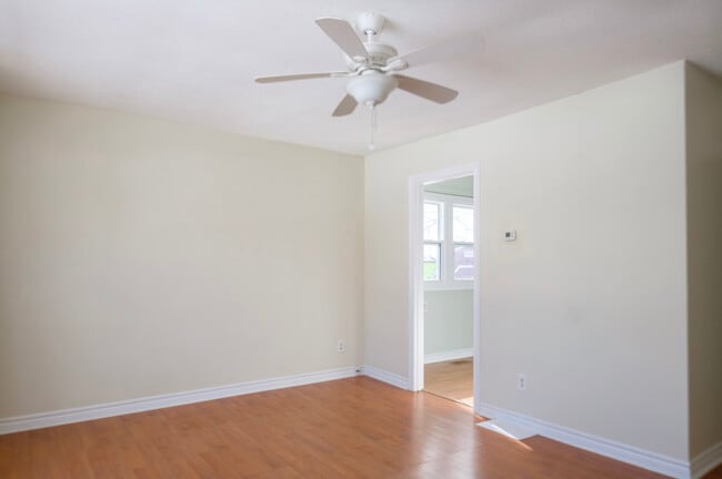 Photo - CUTE 2BD BUNGALOW IN ESTABLISHED EAST LONDON NEIGHBOURHOOD.